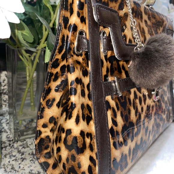 Guess purse - Picture 3 of 13